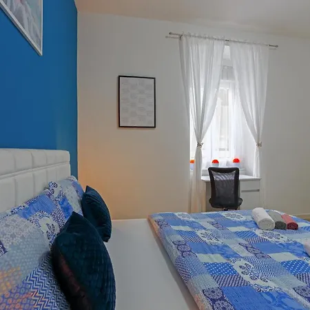 Rich Apartment *
